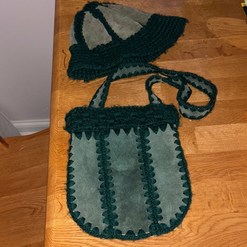 Boho 70's Vintage Lulu Japan leather  & knit Forest Green crossbody bag and hat
